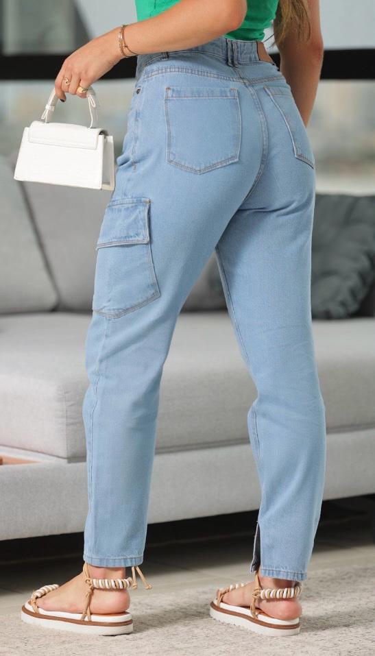 Calça Mom Jeans Cargo